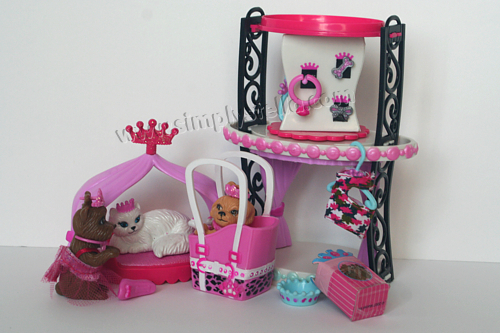 Pet Shop Barbie, Props