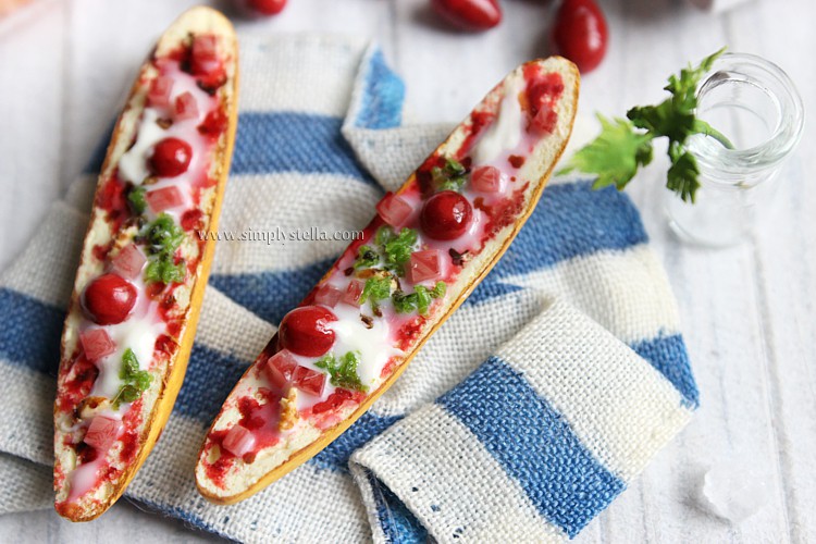 Miniature Gondoles with Cheese, Mushrooms and Ham